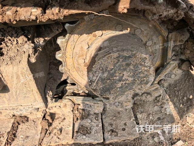 左驅(qū)動輪（行走機構(gòu)）