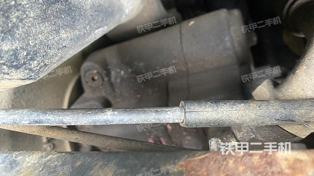 液压泵舱室正面整体（整机外观）