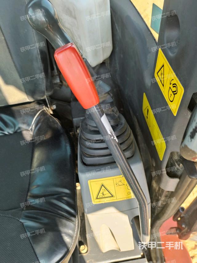 座椅左側(cè)控制臺(tái)/音響/含左手柄(駕駛室部分) 座椅左側(cè)控制臺(tái)/音響/含左手柄(駕駛室部分)