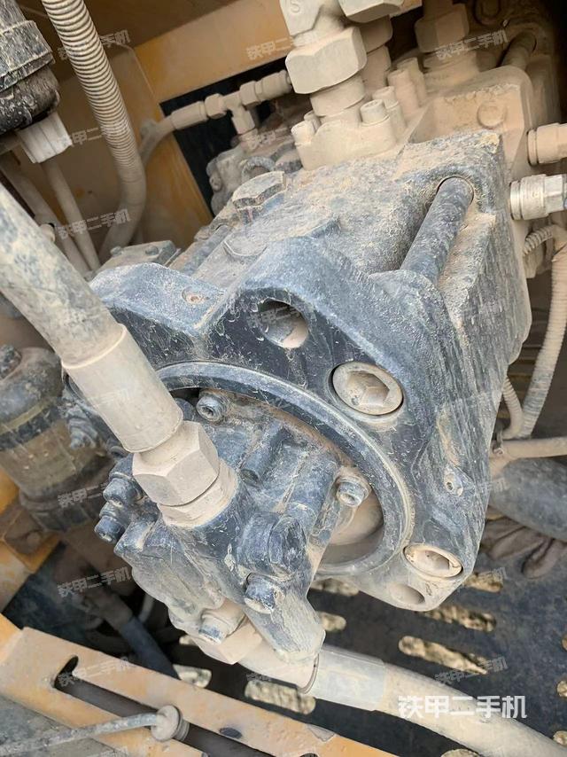 液壓泵艙室正面整體(整機外觀) 液壓泵艙室正面整體(整機外觀)