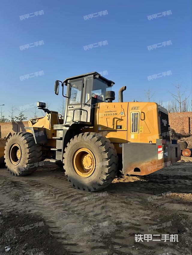 駕駛室工作臺(tái)（整機(jī)外觀及大件）