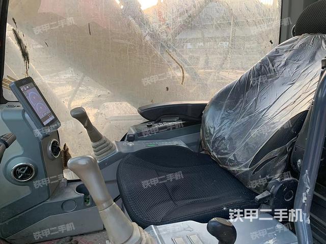 駕駛室整體(整機外觀) 駕駛室整體(整機外觀)