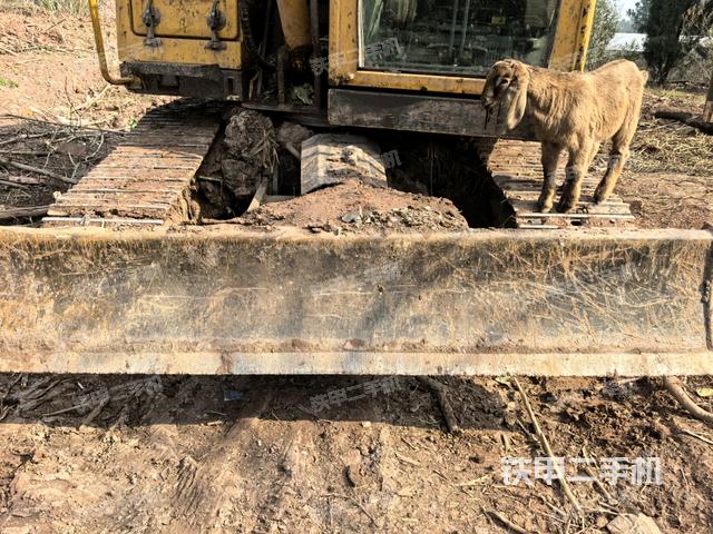 轉(zhuǎn)盤和下車架正前（工作和回轉(zhuǎn)裝置）