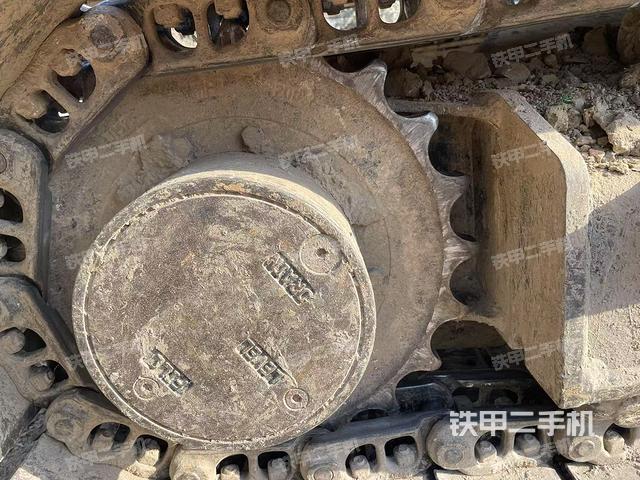 右驅(qū)動輪（行走機構(gòu)）