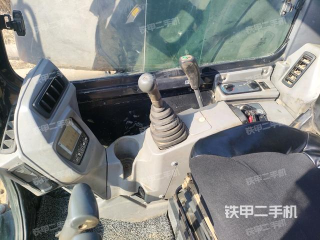 座椅右側(cè)控制臺(tái)/鑰匙門/油門/含右手柄(駕駛室部分) 座椅右側(cè)控制臺(tái)/鑰匙門/油門/含右手柄(駕駛室部分)