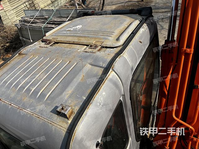 駕駛室頂部（整機外觀）