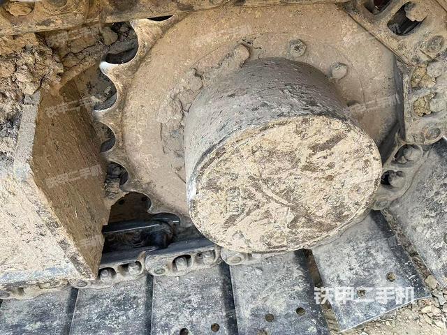 左驅(qū)動輪（行走機構(gòu)）