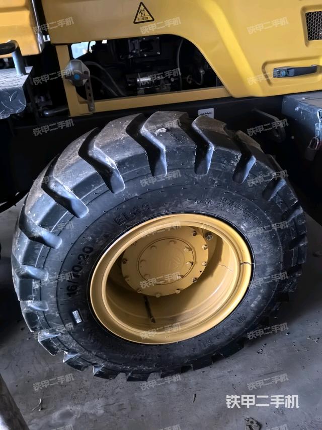 右前輪（行走機(jī)構(gòu)）