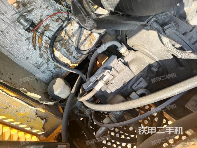 液壓泵艙室正面整體(整機(jī)外觀) 液壓泵艙室正面整體(整機(jī)外觀)