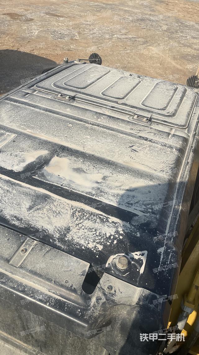 駕駛室頂部(整機外觀) 駕駛室頂部(整機外觀)