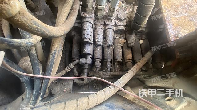 回转马达和主控阀（整机外观）