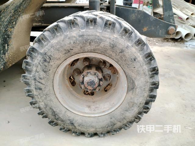 左驅(qū)動(dòng)輪（行走機(jī)構(gòu)）