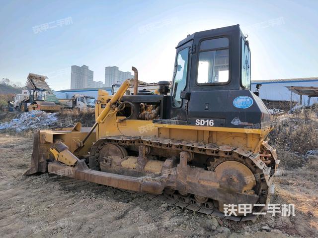 左后45°(推土機整車外觀) 左后45°(推土機整車外觀)