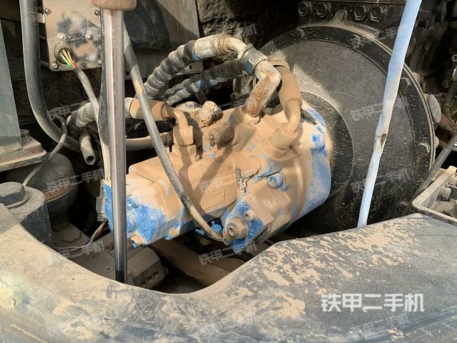 液壓泵艙室正面整體(整機(jī)外觀) 液壓泵艙室正面整體(整機(jī)外觀)