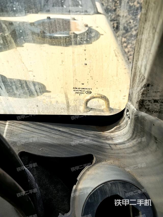 后窗玻璃角標（駕駛室部分）