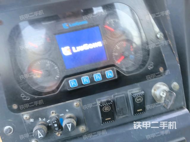 駕駛室左側全景照（推土機駕駛室）