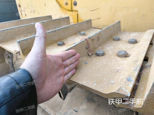 左驅動輪（推土機底盤及工作裝置）