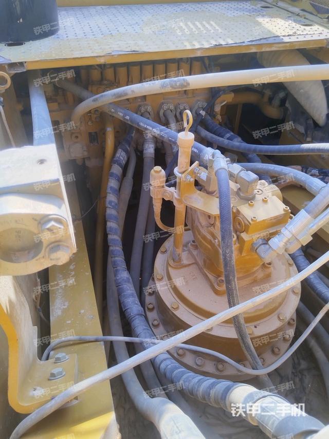 回轉(zhuǎn)馬達(dá)和主控閥（整機(jī)外觀）