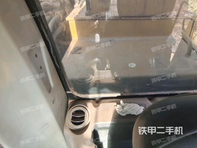 右側(cè)玻璃角標(biāo)(駕駛室部分) 右側(cè)玻璃角標(biāo)(駕駛室部分)