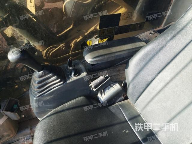 后窗玻璃角標(biāo)(駕駛室部分) 后窗玻璃角標(biāo)(駕駛室部分)