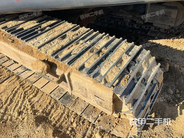 單側(cè)履帶整體(整機外觀) 單側(cè)履帶整體(整機外觀)