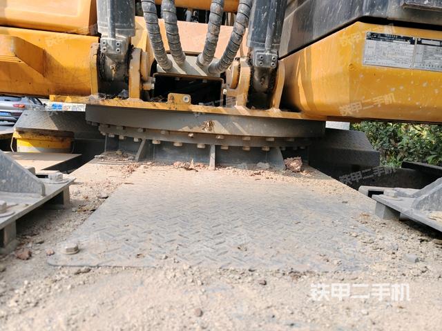 轉(zhuǎn)盤和下車架正前(工作和回轉(zhuǎn)裝置) 轉(zhuǎn)盤和下車架正前(工作和回轉(zhuǎn)裝置)