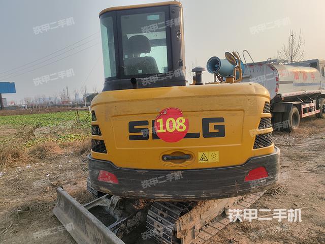 驾驶室顶部（整机外观）