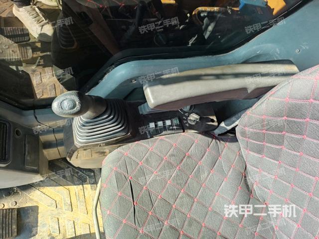 座椅右側控制臺/鑰匙門/油門/含右手柄（駕駛室部分）