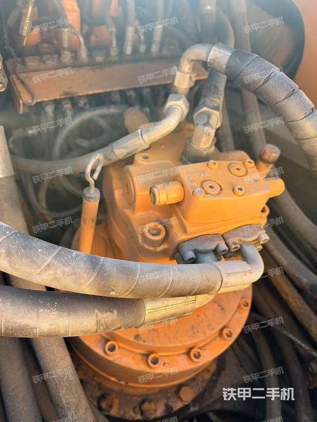 回轉(zhuǎn)馬達(dá)和主控閥（整機(jī)外觀）