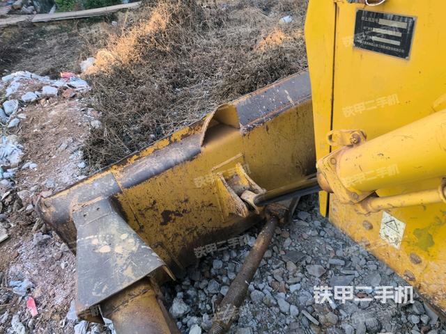 右側(cè)履帶全景（推土機底盤及工作裝置）