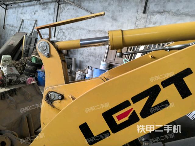 鏟斗油缸側(cè)面（工作裝置）