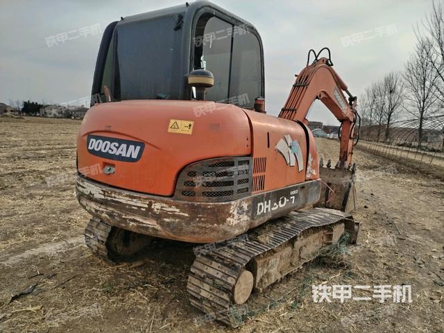 右后45(整機(jī)外觀) 右后45(整機(jī)外觀)