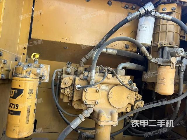 液壓泵艙室正面整體（整機(jī)外觀）