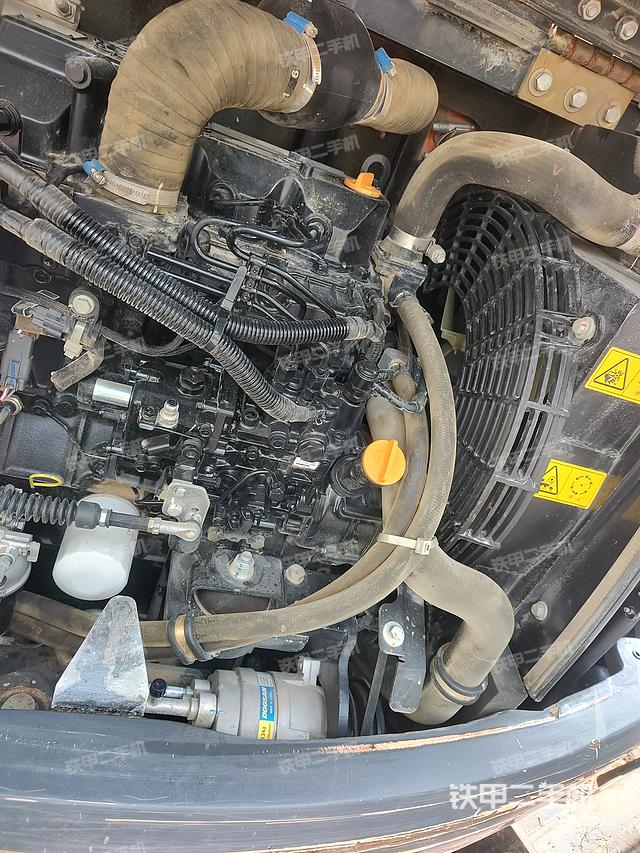 驾驶室顶部（整机外观）