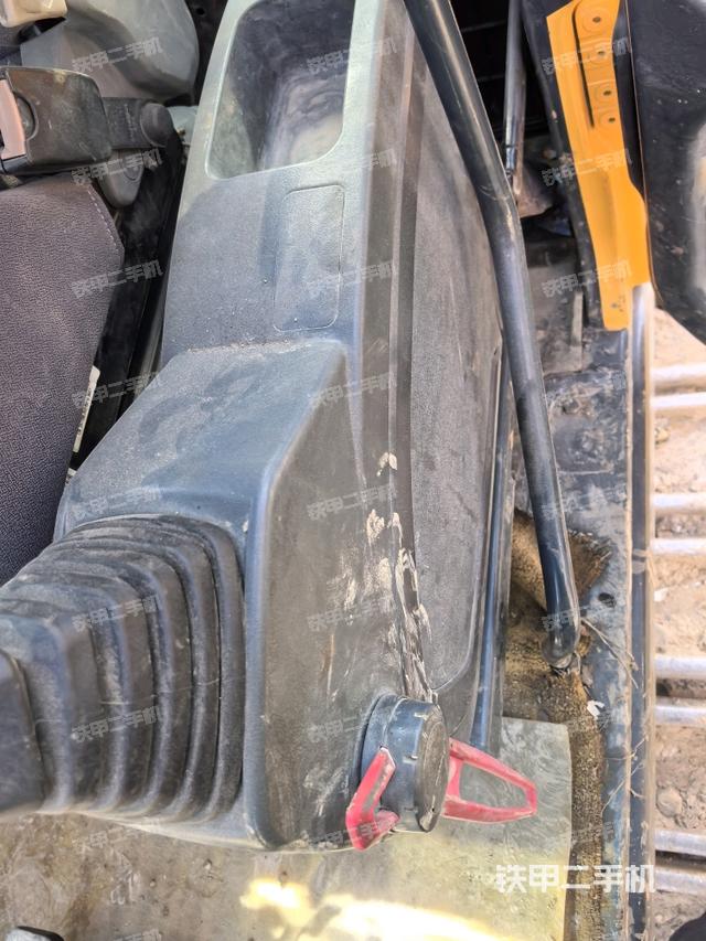 座椅左側(cè)控制臺(tái)/音響/含左手柄（駕駛室部分）