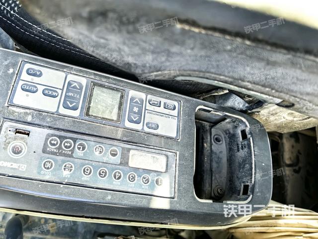 座椅左側控制臺/音響/含左手柄（駕駛室部分）