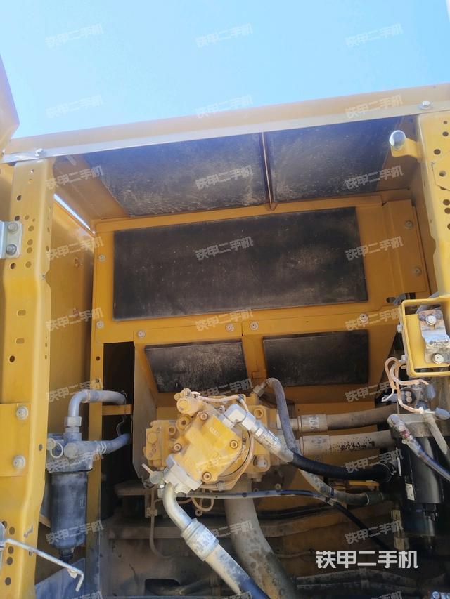 液壓泵艙室正面整體（整機(jī)外觀）