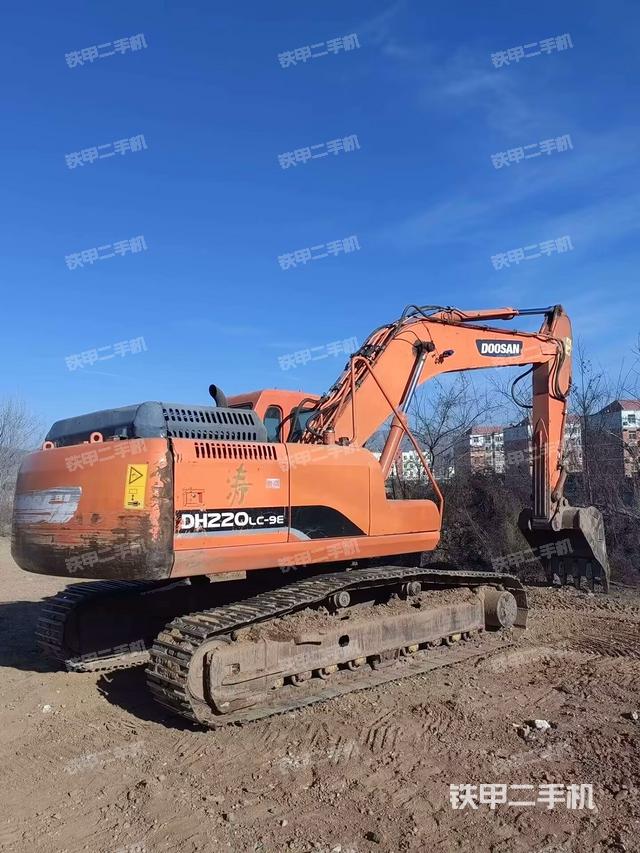 整機(jī)右后45°(整機(jī)外觀) 整機(jī)右后45°(整機(jī)外觀)