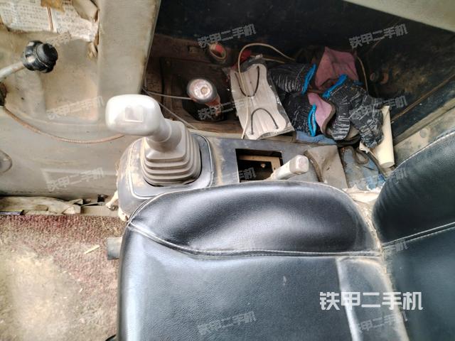 座椅右側(cè)控制臺(tái)/鑰匙門/油門/含右手柄（駕駛室部分）