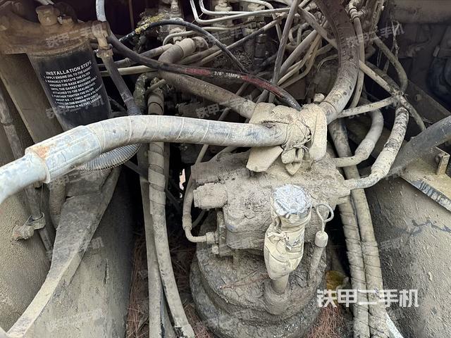 回转马达和主控阀（整机外观）