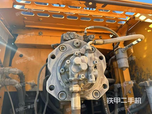 液壓泵艙室正面整體（整機(jī)外觀）