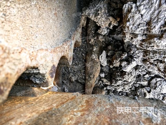 右驅動輪（行走機構）