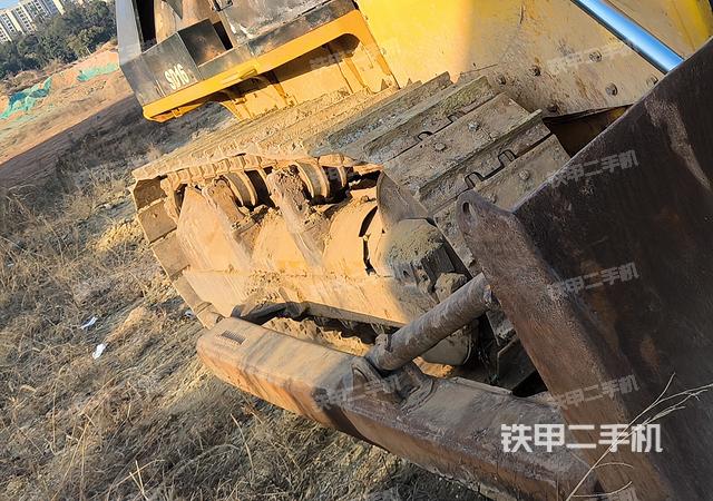 左引導(dǎo)輪(推土機底盤及工作裝置) 左引導(dǎo)輪(推土機底盤及工作裝置)