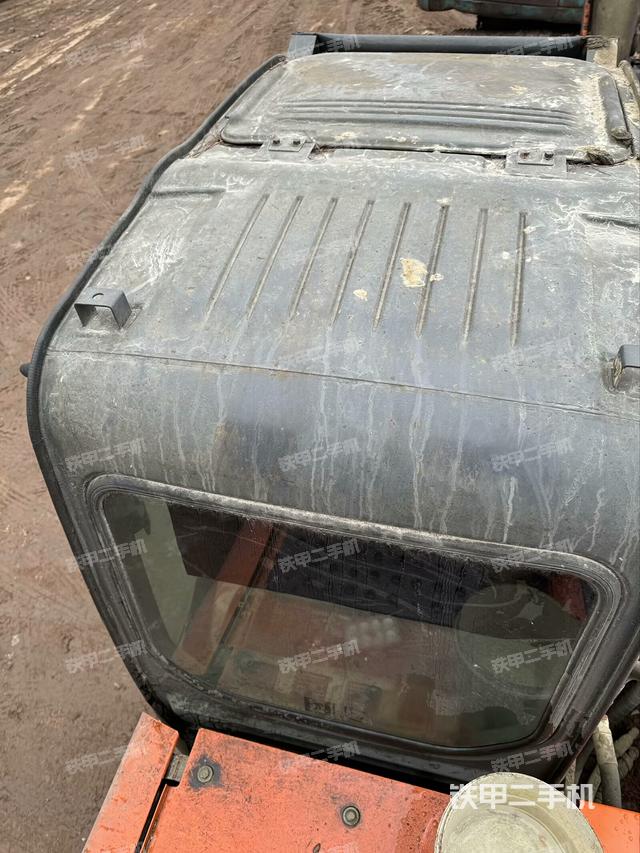 驾驶室顶部（整机外观）