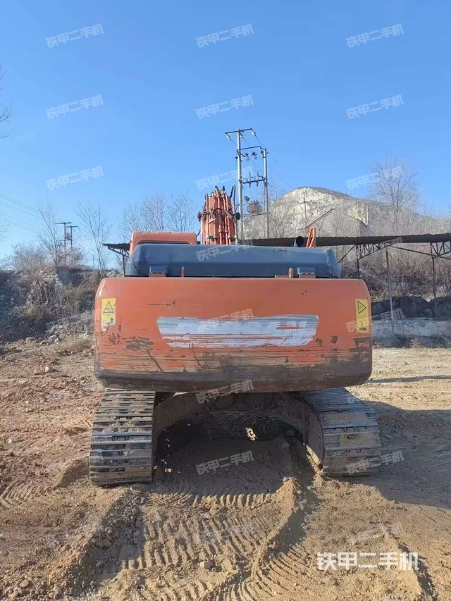 駕駛室頂部(整機(jī)外觀) 駕駛室頂部(整機(jī)外觀)