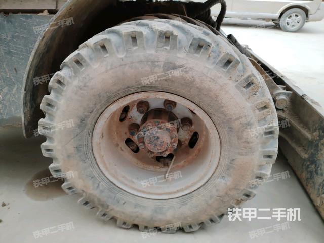 右驅(qū)動(dòng)輪（行走機(jī)構(gòu)）