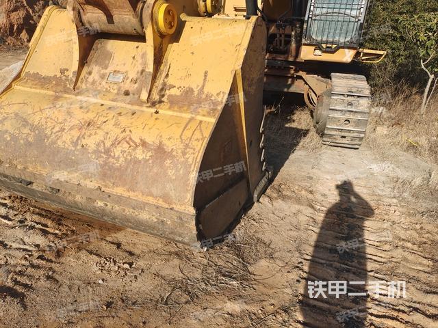 小臂整體左后(工作和回轉(zhuǎn)裝置) 小臂整體左后(工作和回轉(zhuǎn)裝置)