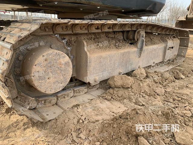 單側(cè)履帶整體(整機(jī)外觀) 單側(cè)履帶整體(整機(jī)外觀)