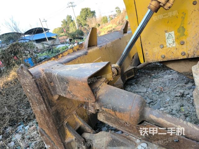 右引導(dǎo)輪（推土機底盤及工作裝置）