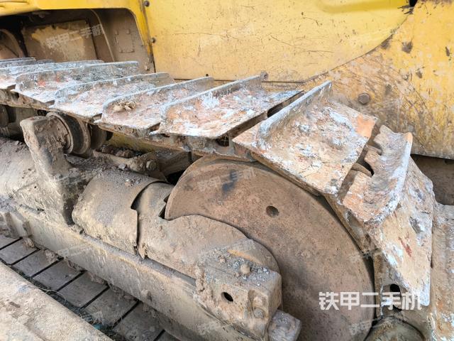 左側(cè)履帶全景（推土機底盤及工作裝置）